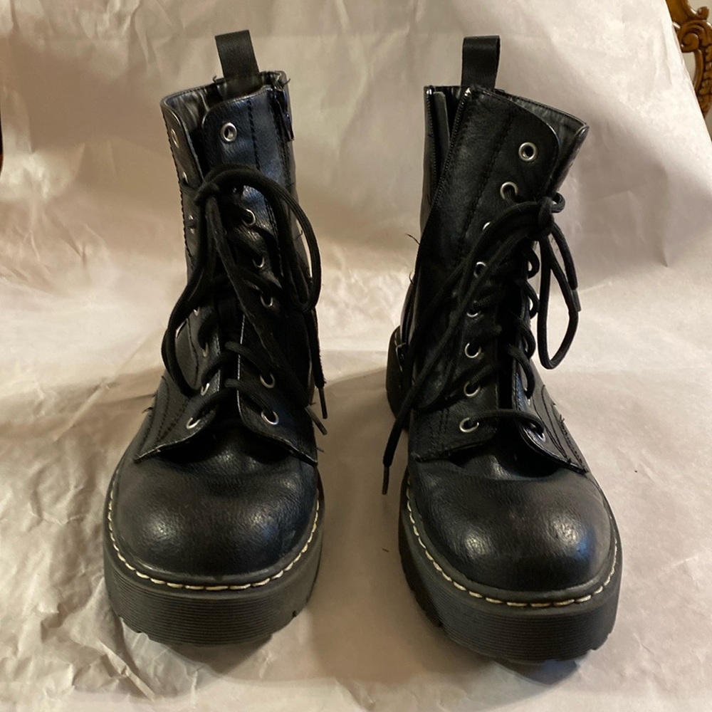 Sincerely Jules Happening Gothic Chunky Platform Combat Boots Size 9 Black.